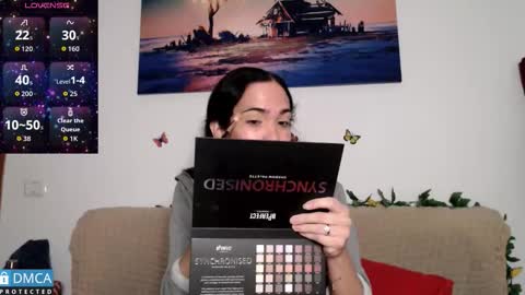 luara_ online show from 11-18-25, 09:36