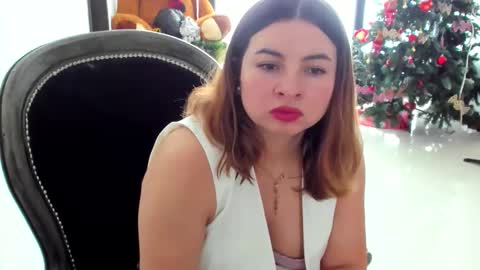 Snapshot of luara__01__lecat_1 chatting on 12-18-25, 05:41 luara__01__lecat_1 online show from 12-18-25, 05:41