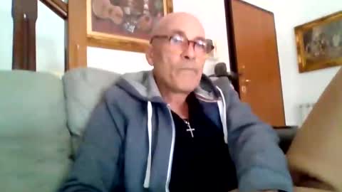 Snapshot of luca105 chatting on 01-16-25, 11:04 luca105 online show from 01-16-25, 11:04