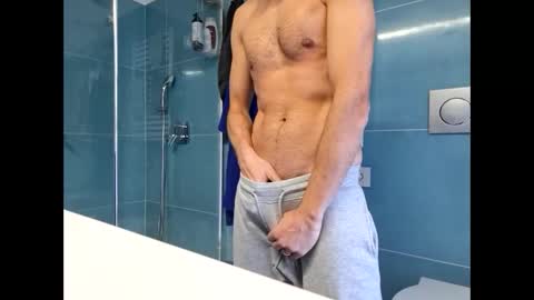 Snapshot of luca2828 chatting on 11-06-25, 12:17 luca2828 online show from 11-06-25, 12:17