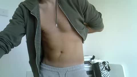 Snapshot of luca2828 chatting on 11-13-25, 08:57 luca2828 online show from 11-13-25, 08:57