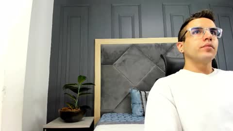 luca_morettii online show from 10-24-25, 02:02