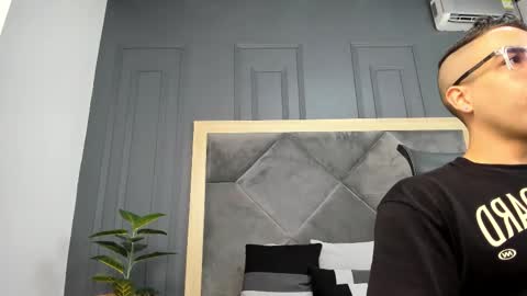 luca_morettii online show from 10-31-25, 12:06