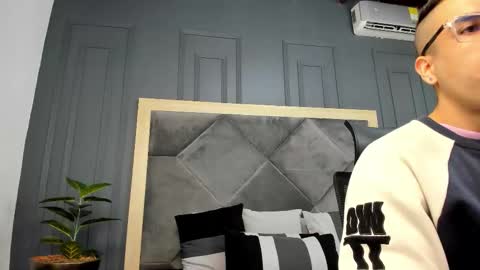 luca_morettii online show from 11-01-25, 12:07