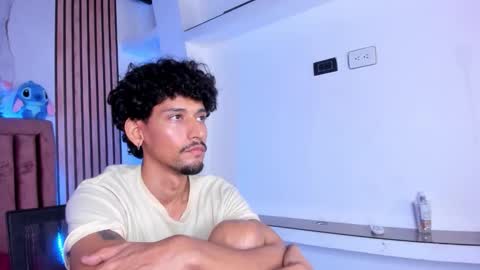 Snapshot of luca_wollf chatting on 12-01-25, 02:55 Luca online show from 12-01-25, 02:55