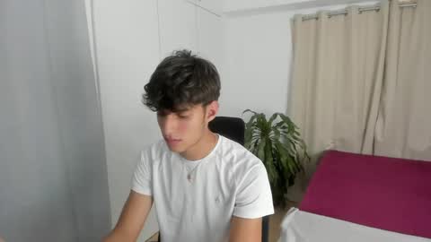 lucacosta19 online show from 05-12-26, 07:11