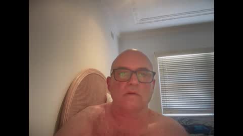 Snapshot of lucas10004 chatting on 12-27-24, 01:32 lucas10004 online show from 12-27-24, 01:32