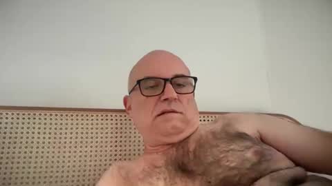 Snapshot of lucas10004 chatting on 10-17-25, 01:53 lucas10004 online show from 10-17-25, 01:53