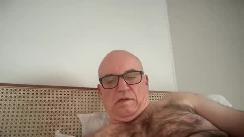 Snapshot of lucas10004 chatting on 11-04-25, 05:06 lucas10004 online show from 11-04-25, 05:06