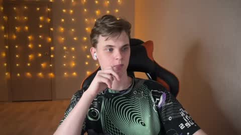 Lucas Gill online show from 01-08-25, 02:46