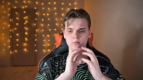 Lucas Gill online show from 01-09-25, 03:15