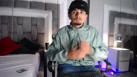 Snapshot of lucasthomson_ chatting on 06-17-26, 03:42 lucasthomson_ online show from 06-17-26, 03:42