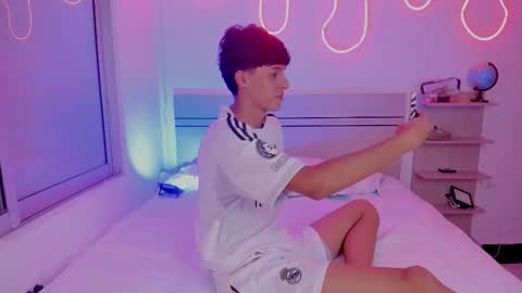 Snapshot of luccas_ferreira chatting on 11-29-25, 08:01 Luccas Ferreira online show from 11-29-25, 08:01