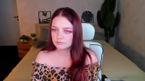 Snapshot of luccy_mullinss chatting on 04-25-26, 05:32 Gloria online show from 04-25-26, 05:32