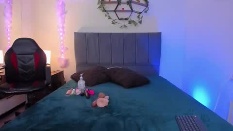 Lucero  online show from 02-11-26, 03:55