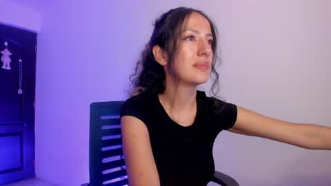 Snapshot of lucia_fuster chatting on 07-10-26, 01:43 Lucia online show from 07-10-26, 01:43