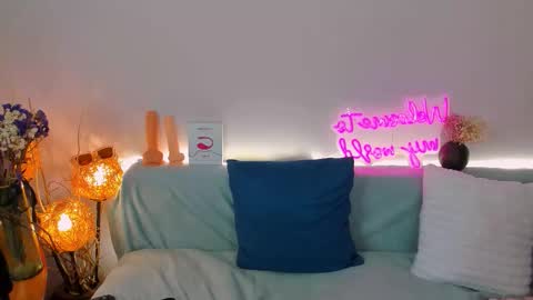 Sindy online show from 11-15-25, 04:43