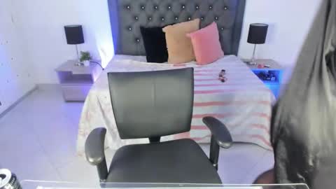 Lucia online show from 11-08-25, 04:23