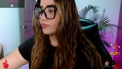 Snapshot of lucia_star_ chatting on 05-11-26, 04:04 lucia star online show from 05-11-26, 04:04