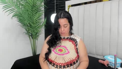 Lucia Vonne online show from 02-11-25, 11:43