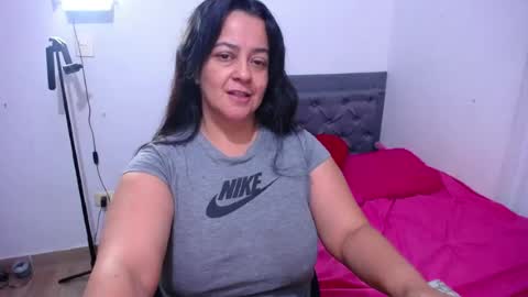 Snapshot of lucia_vonne chatting on 06-24-26, 01:04 Lucia Vonne online show from 06-24-26, 01:04