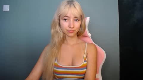 Snapshot of luciacam20 chatting on 06-07-26, 07:01 Lucy online show from 06-07-26, 07:01