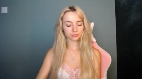 Snapshot of luciacam20 chatting on 06-13-26, 07:39 Lucy online show from 06-13-26, 07:39
