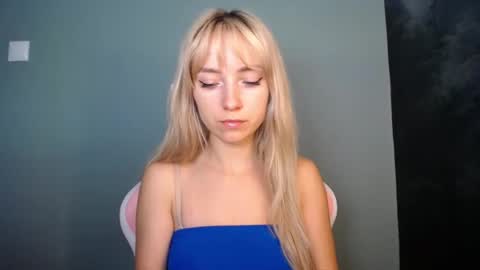 Snapshot of luciacam20 chatting on 06-15-26, 12:29 Lucy online show from 06-15-26, 12:29
