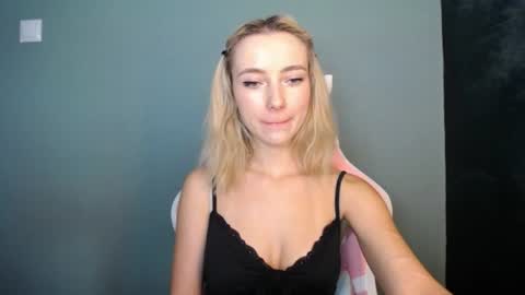 Snapshot of luciacam20 chatting on 06-19-26, 12:31 Lucy online show from 06-19-26, 12:31