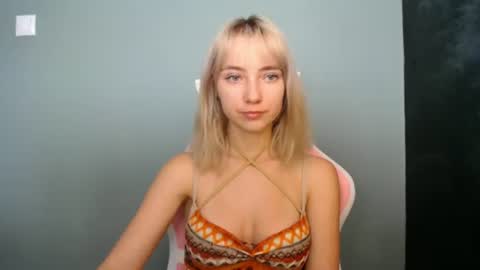 Snapshot of luciacam20 chatting on 06-21-26, 06:38 Lucy online show from 06-21-26, 06:38