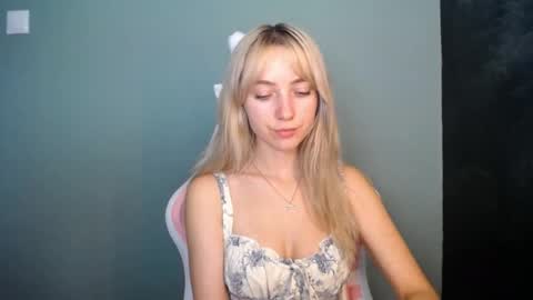 Snapshot of luciacam20 chatting on 06-26-26, 12:31 Lucy online show from 06-26-26, 12:31