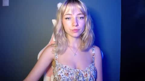 Snapshot of luciacam20 chatting on 07-04-26, 06:25 Lucy online show from 07-04-26, 06:25