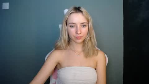 Snapshot of luciacam20 chatting on 07-07-26, 07:23 Lucy online show from 07-07-26, 07:23