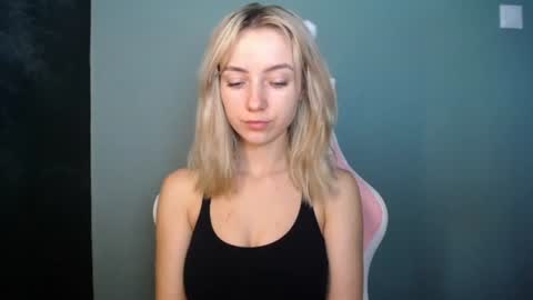 Snapshot of luciacam20 chatting on 07-09-26, 12:31 Lucy online show from 07-09-26, 12:31