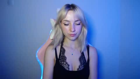 Snapshot of luciacam20 chatting on 07-18-26, 07:17 Lucy online show from 07-18-26, 07:17