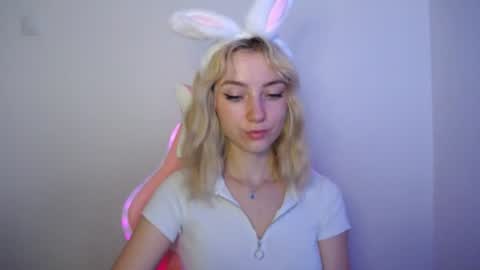 Snapshot of luciacam20 chatting on 07-19-26, 07:23 Lucy online show from 07-19-26, 07:23