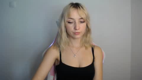 Snapshot of luciacam20 chatting on 07-20-26, 12:29 Lucy online show from 07-20-26, 12:29