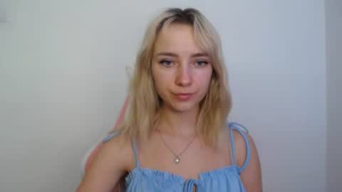 Snapshot of luciacam20 chatting on 07-25-26, 07:06 Lucy online show from 07-25-26, 07:06