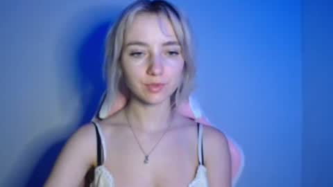 Snapshot of luciacam20 chatting on 07-27-26, 06:37 Lucy online show from 07-27-26, 06:37