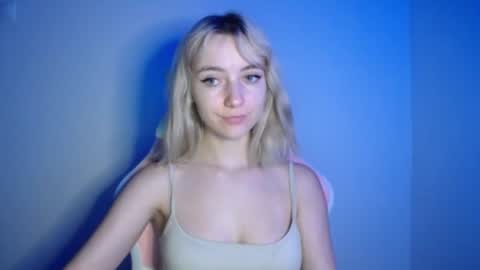 Snapshot of luciacam20 chatting on 07-28-26, 09:03 Lucy online show from 07-28-26, 09:03