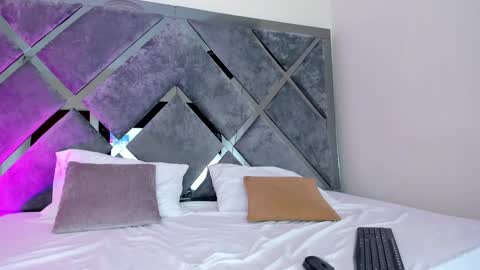 Lucia Gray online show from 09-29-25, 10:25