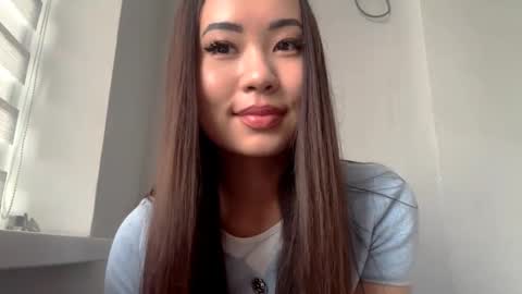 Snapshot of lucialostroh chatting on 09-22-25, 12:29 Kira online show from 09-22-25, 12:29