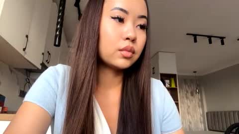 Snapshot of lucialostroh chatting on 10-13-25, 11:10 Kira online show from 10-13-25, 11:10