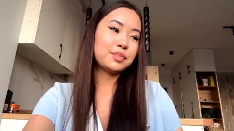 Snapshot of lucialostroh chatting on 10-15-25, 12:05 Kira online show from 10-15-25, 12:05