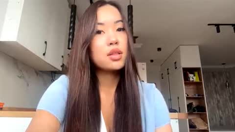 Snapshot of lucialostroh chatting on 10-22-25, 09:20 Kira online show from 10-22-25, 09:20