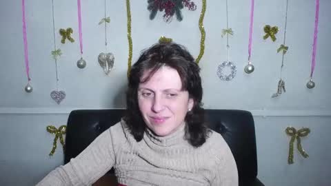 Snapshot of luciami chatting on 12-19-24, 06:56 LuciaMi online show from 12-19-24, 06:56