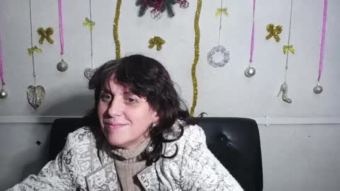 Snapshot of luciami chatting on 12-27-24, 04:15 LuciaMi online show from 12-27-24, 04:15