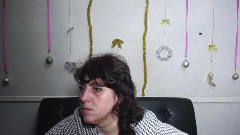 Snapshot of luciami chatting on 01-12-25, 05:54 LuciaMi online show from 01-12-25, 05:54