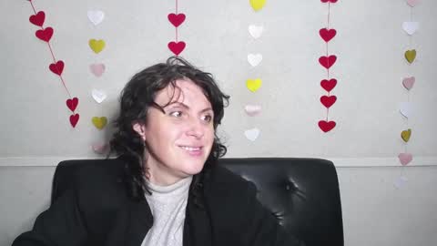 Snapshot of luciami chatting on 02-01-25, 06:40 LuciaMi online show from 02-01-25, 06:40