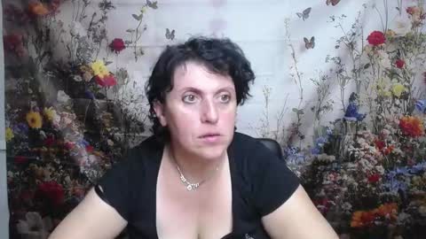 Snapshot of luciami chatting on 09-14-25, 05:01 LuciaMi online show from 09-14-25, 05:01